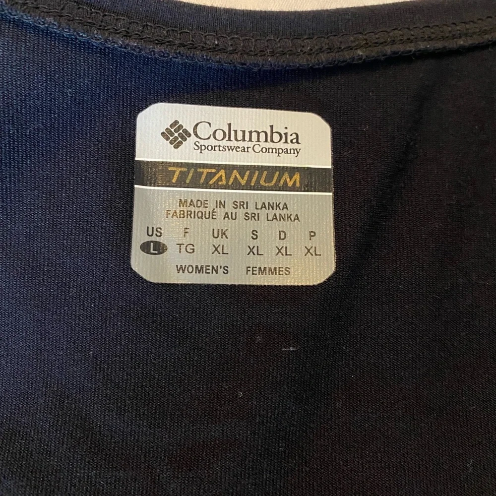 3 for $20  Columbia Cross Front Top - Picture 4 of 6